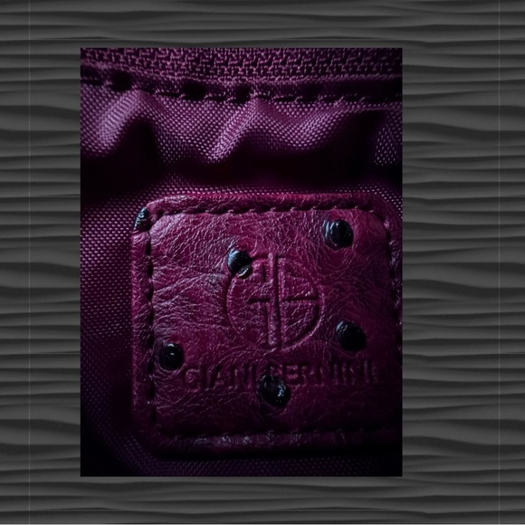 Giani Bernini Embossed Faux Ostrich Crossbody/Wristlet Clutch/Wallet - Picture 9 of 9